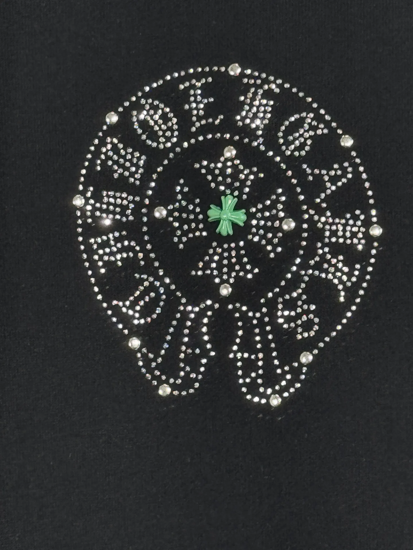 P350 top version, real shot without P, ​​different from market currency) 𝗖𝗵𝗿𝗼𝗺𝗲 𝗛𝗲𝗮𝗿𝘁𝘀/Cro Heart 2025 Washable Watercolor Diamond Paste Autumn and Winter New Original Single Counter American Laser Diamond 3D Three-dimensional Color Embroidery Couple Casual Cardigan Sweatshirt 👑The highest version! Customized fabric 480g tripe terry fabric! American acid-washed and distressed original fabric, laser-burned pattern ✟Colored diamond hardware stickers, exquisite embroidery of letters! The best-selling model in the counter, very comfortable to wear. Accessories: original molded and authenticated collar label➕100% silk wash label. Genuine purchase-grade original hangtag➕matching hanging rope➕3D hanging beads➕original packaging bag. Craftsmanship: The original version has consistent wiring! The highest version of the armhole matching technique! Color: Apricot Black Size: S M L XL Style Number: 25-322